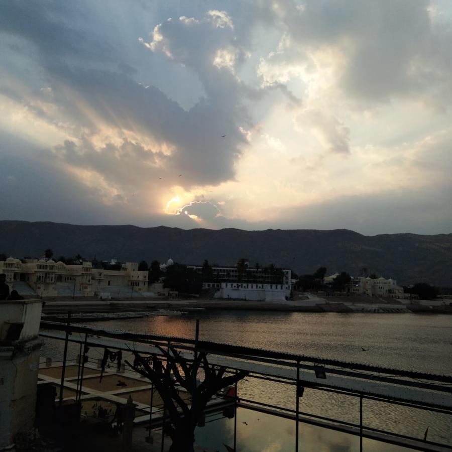 Rainbow Palace Pushkar Bagian luar foto
